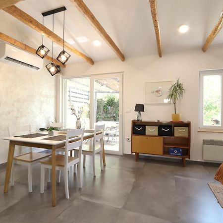 Holiday House "Laurus Garden" With Private Parking Медулин Екстериор снимка