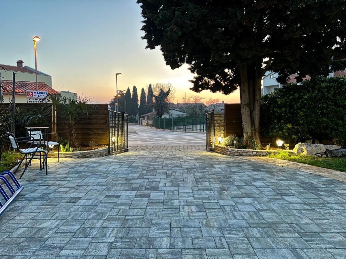 Holiday House "Laurus Garden" With Private Parking Медулин Екстериор снимка