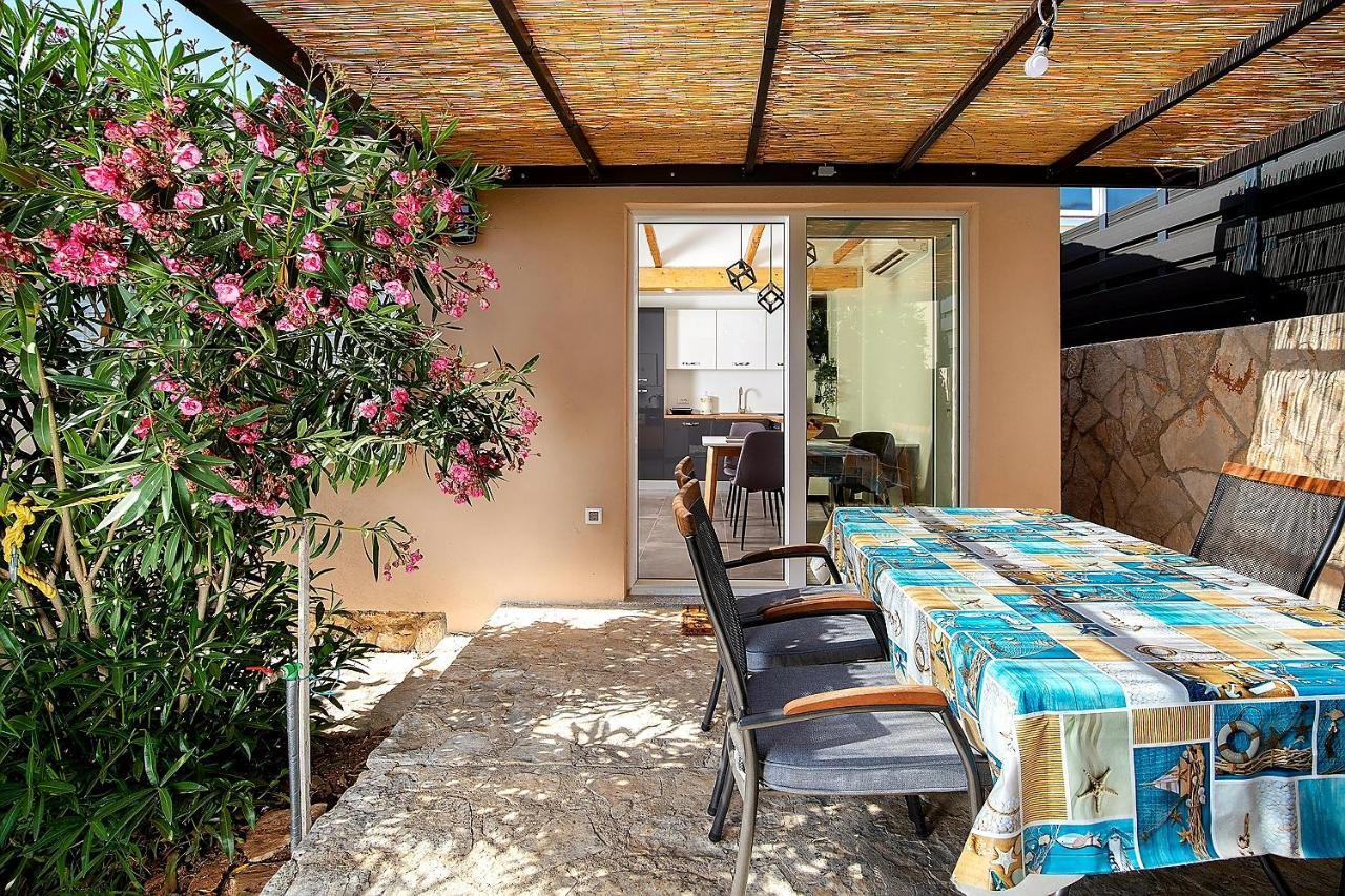 Holiday House "Laurus Garden" With Private Parking Медулин Екстериор снимка