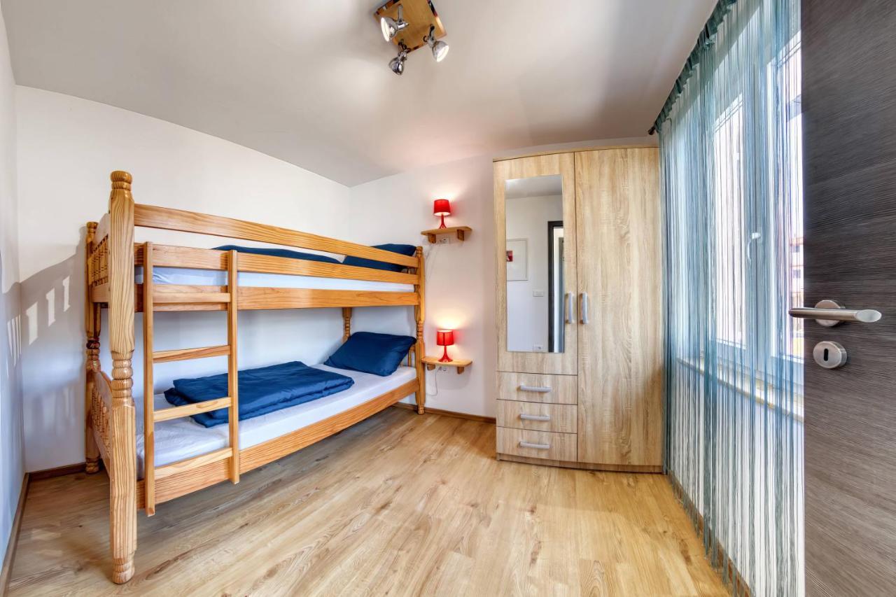 Holiday House "Laurus Garden" With Private Parking Медулин Екстериор снимка
