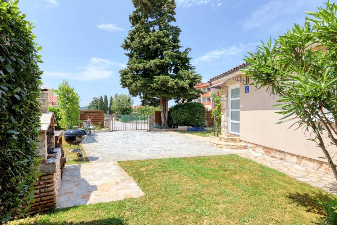 Holiday House "Laurus Garden" With Private Parking Медулин Екстериор снимка