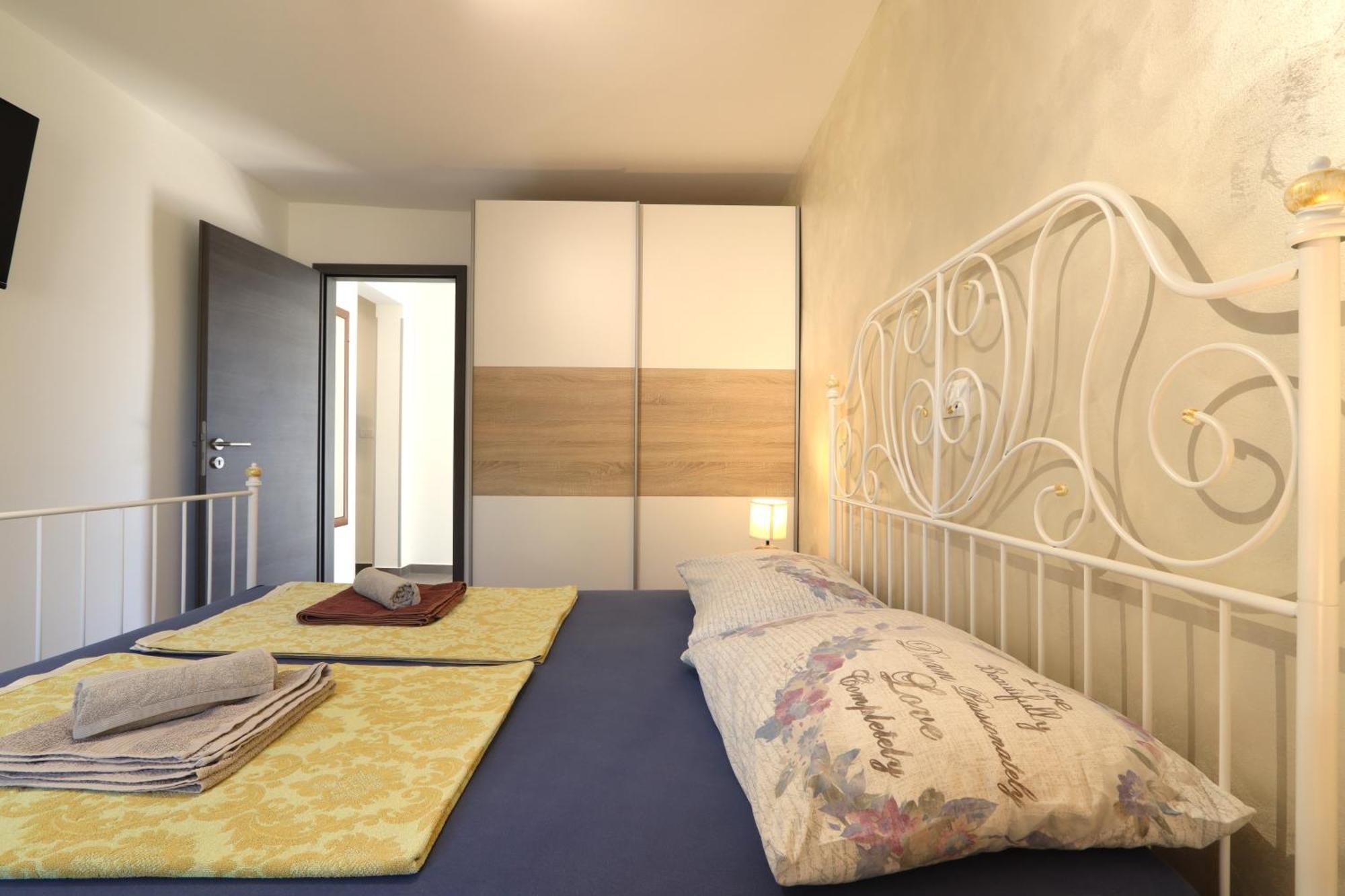 Holiday House "Laurus Garden" With Private Parking Медулин Екстериор снимка